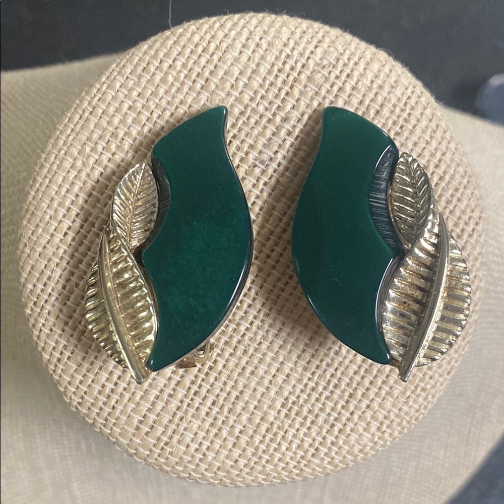 Elegant Green and Silver Leaf Clip Earrings - Picture 1 of 4